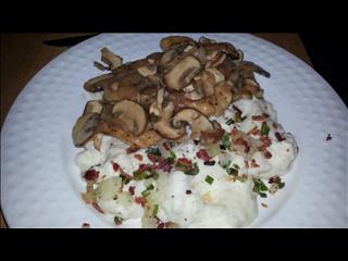 Chicken Marsala with White Wine And Mushroom sauce. Served with creamed Potatoes, topped with our ow(..)