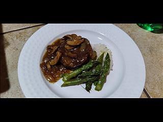 Salisbury Steak V2. There is ZERO MEAT on this plate.